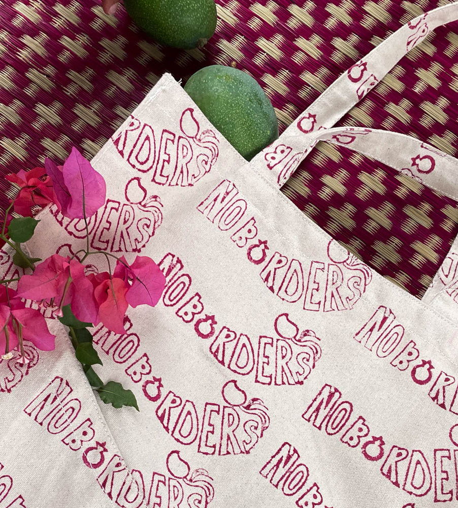 NO BORDERS BLOCK PRINTED TOTE BAG
