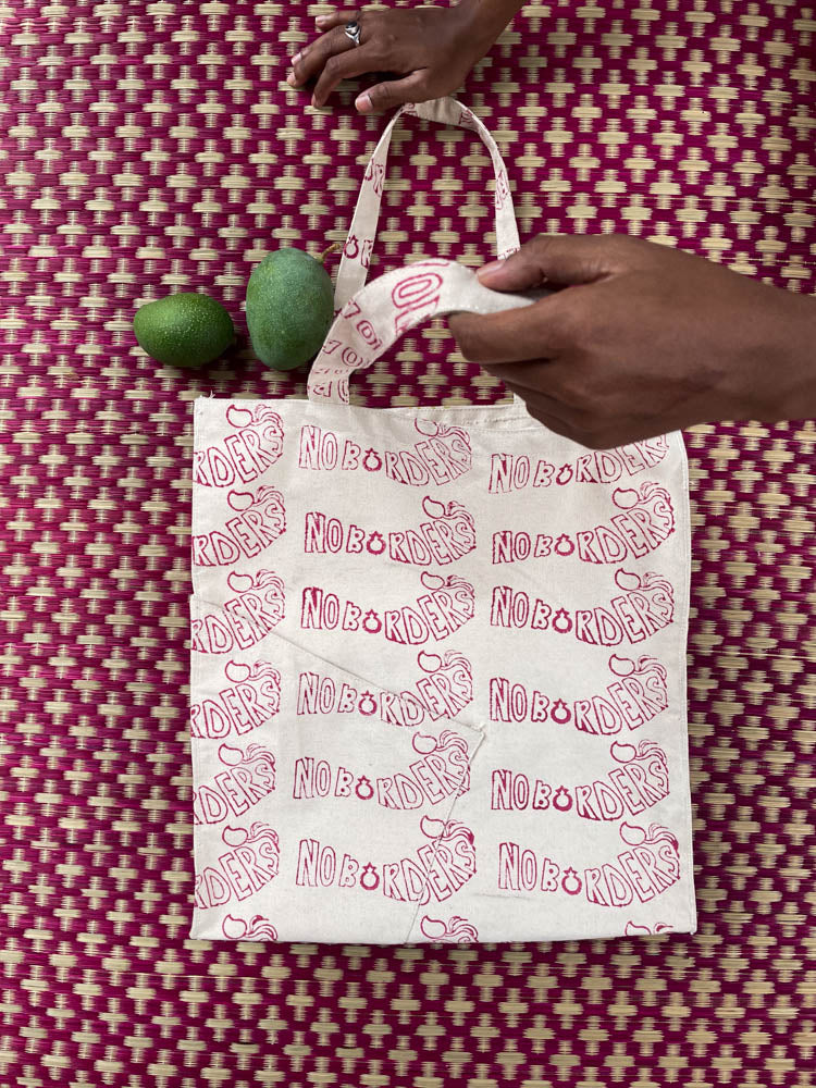 NO BORDERS BLOCK PRINTED TOTE BAG