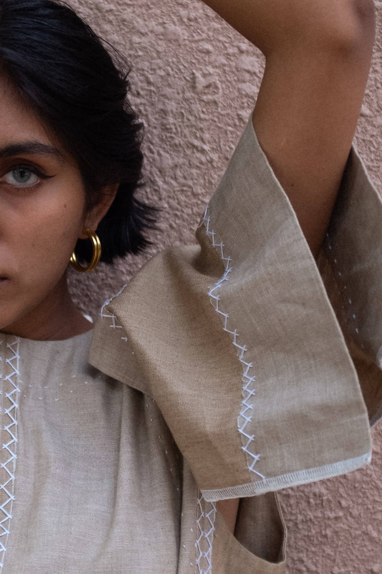 SHELL WOVEN TOP