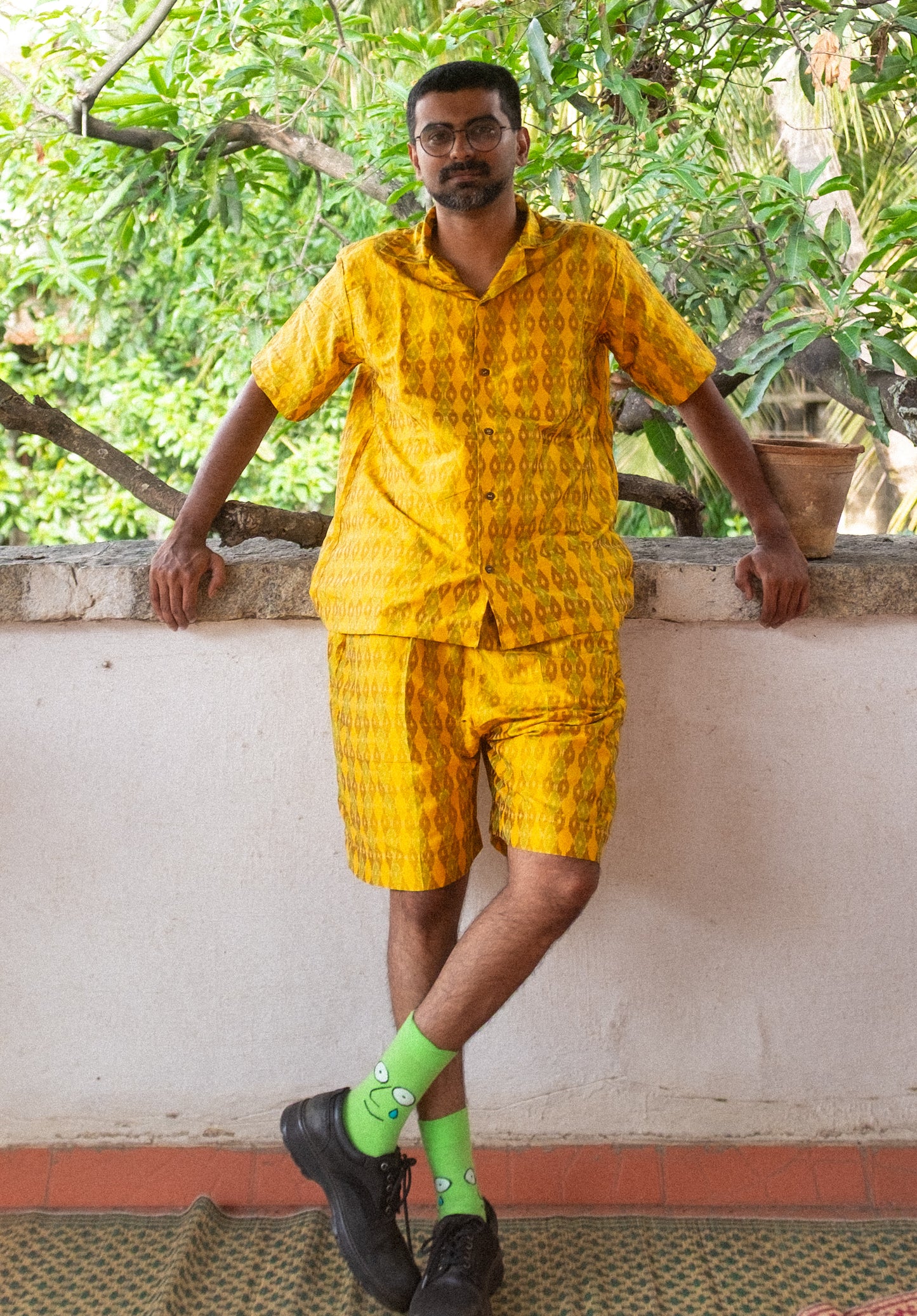 Ikat in raw silk Shorts (yellow)