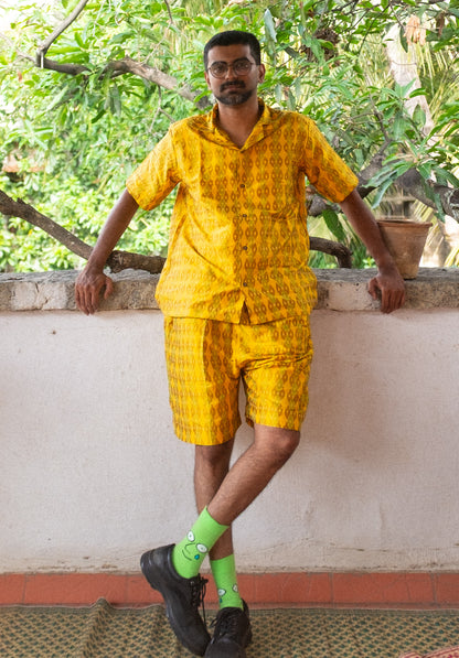 Ikat in raw silk Shorts (yellow)