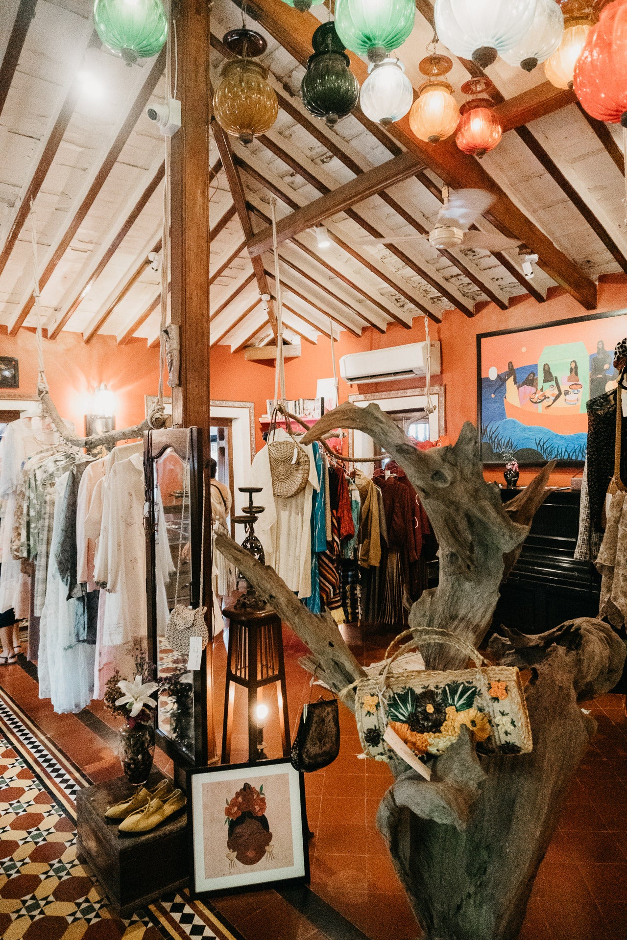 NO BORDERS COMMUNITY NO BORDERS SHOP