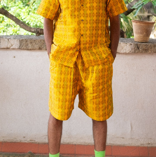 Ikat in raw silk Shorts (yellow)