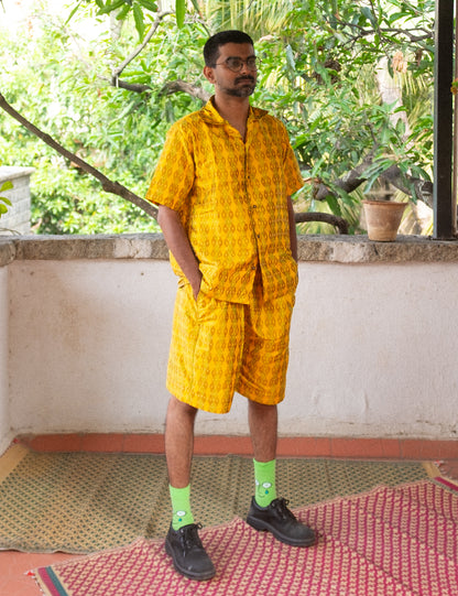 Ikat in raw silk Shorts (yellow)