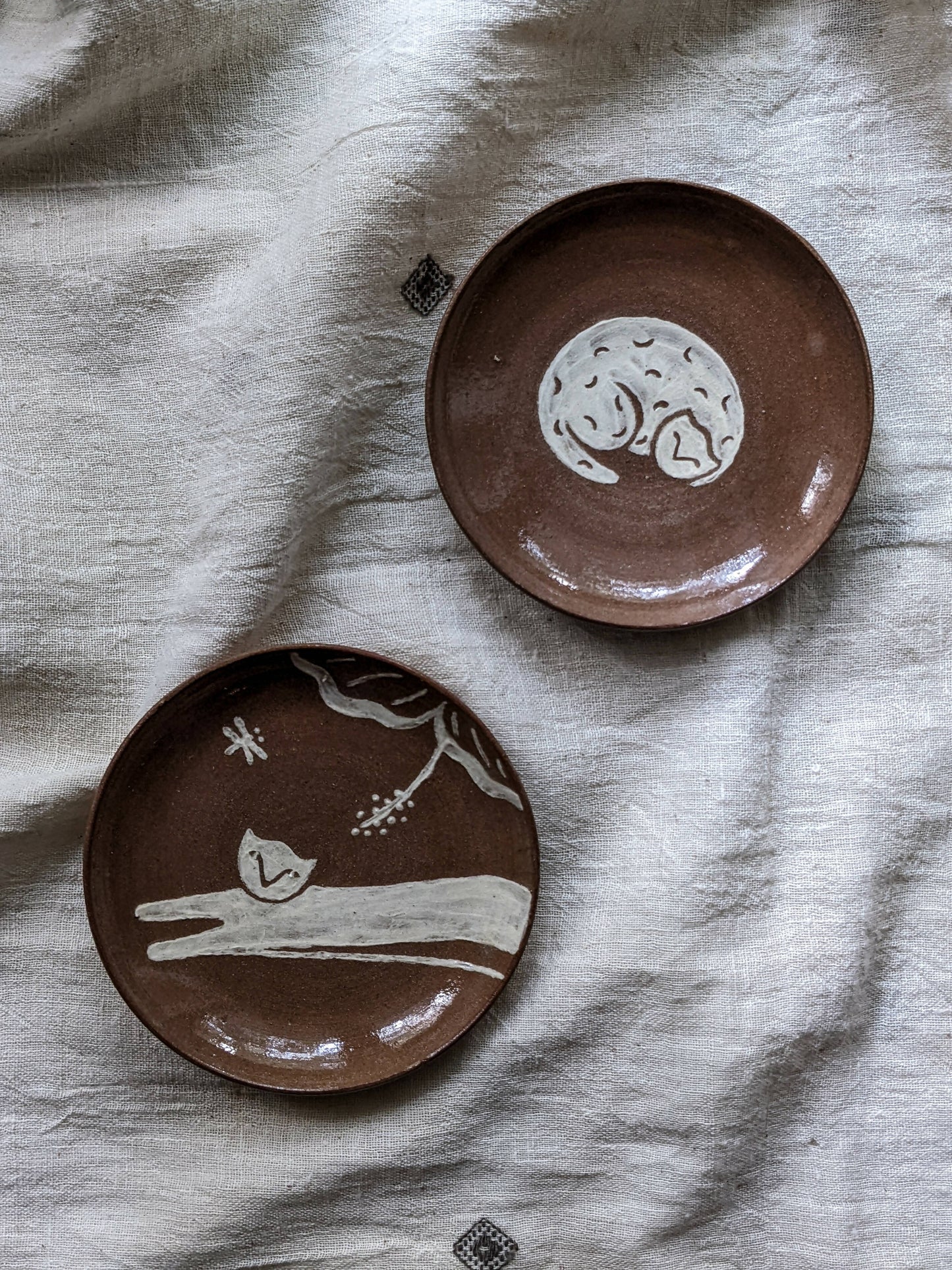 WHITE CATS on BROWN Trinket Dishes (SET OF 2)